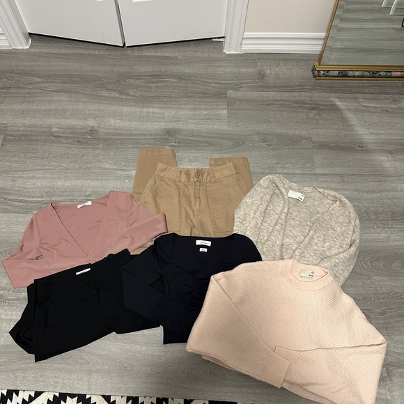 Aritzia xs bundle - Picture 1 of 5